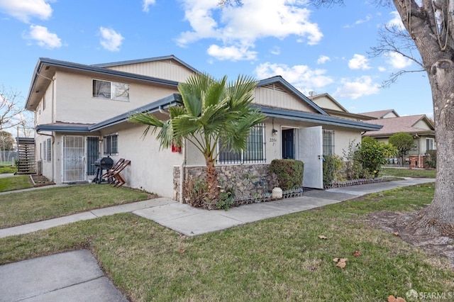 view of front of house with a front yard