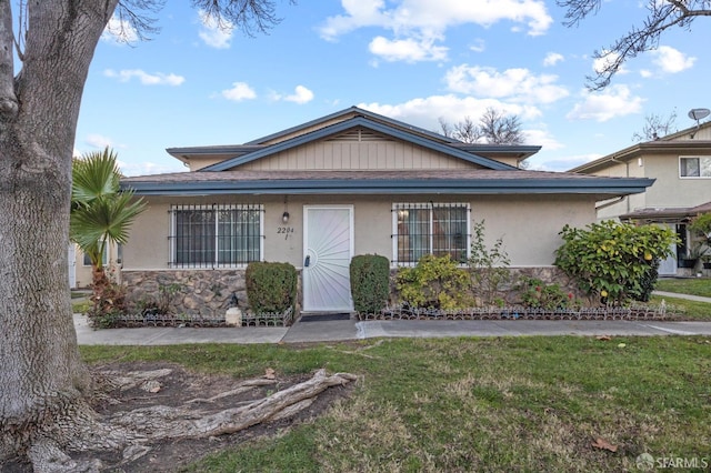 view of front of home with a front yard