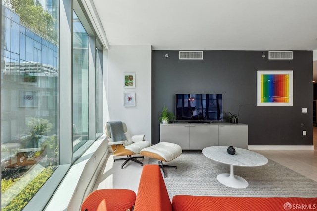 338 Main St Unit 6E, San Francisco, CA 94105 - living area featuring healthy amount of natural light