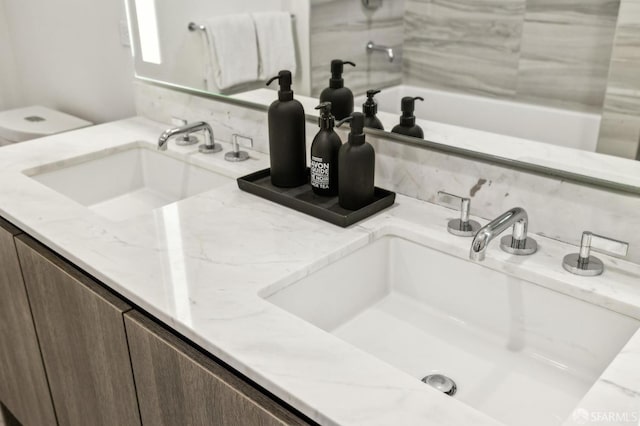 338 Main St Unit 6E, San Francisco, CA 94105 - bathroom view of vanity and bar