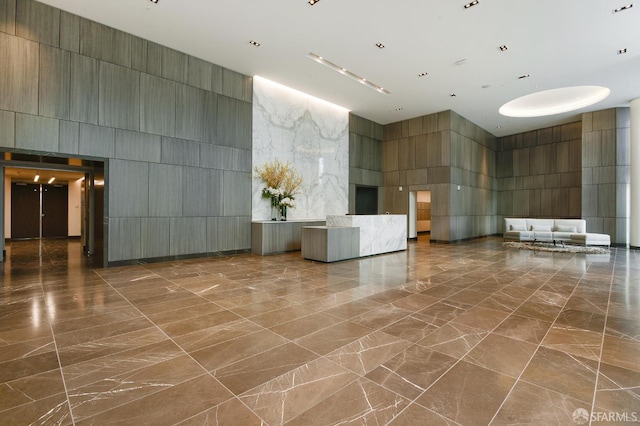 338 Main St Unit 6E, San Francisco, CA 94105 - welcome area with a high ceiling