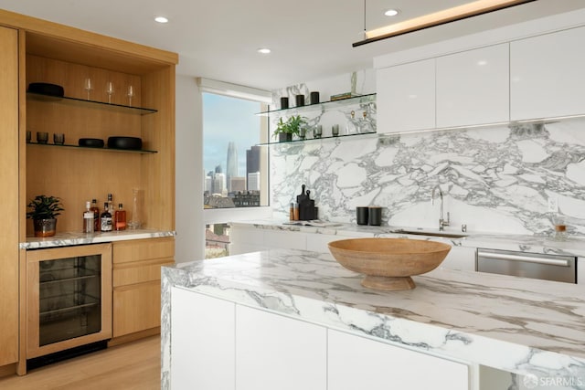 1070 Green St Unit 801, San Francisco, CA 94133 - indoor bar with wine cooler, backsplash, recessed lighting, light wood-style flooring, and stainless steel dishwasher