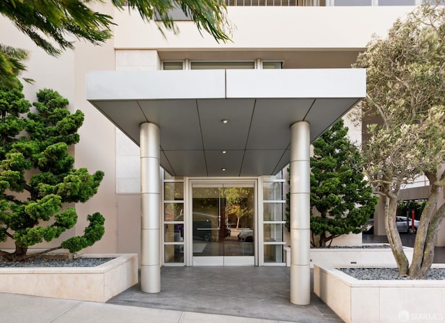 1070 Green St Unit 801, San Francisco, CA 94133 - doorway to property with stucco siding