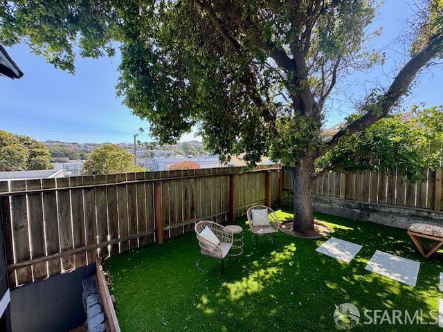 672 Prentiss St, San Francisco, CA 94110 - view of yard