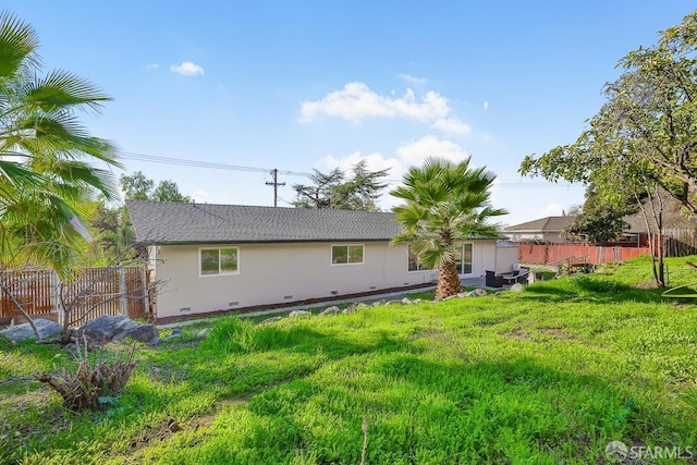 back of house featuring a yard