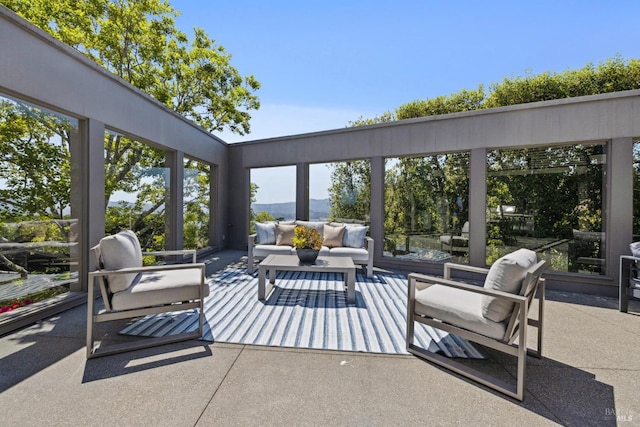 83 Mount Tiburon Rd, Tiburon, CA 94920 - sunroom featuring an outdoor living space