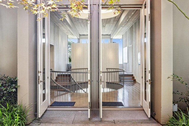 83 Mount Tiburon Rd, Tiburon, CA 94920 - view of exterior entry with a balcony