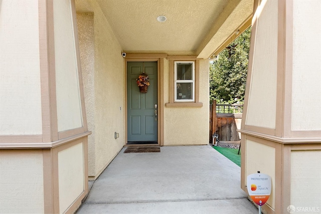 view of exterior entry featuring stucco siding