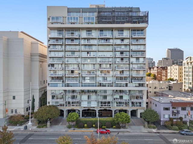 view of apartment building / complex