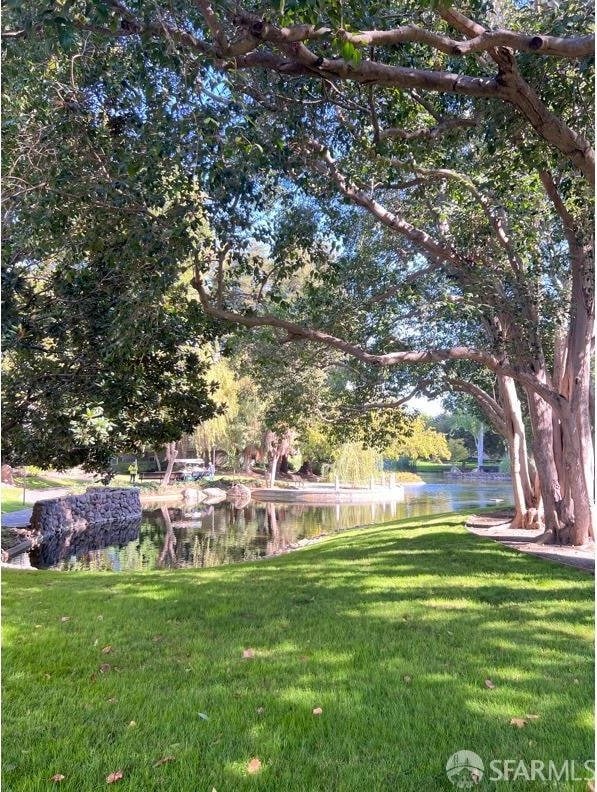 view of yard featuring a water view