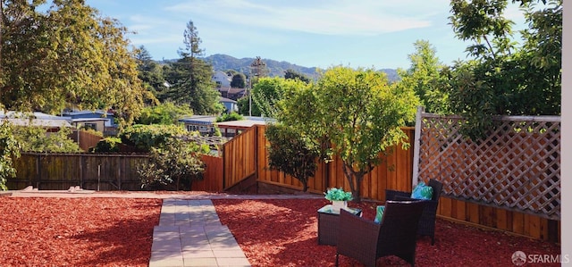 view of yard featuring a mountain view