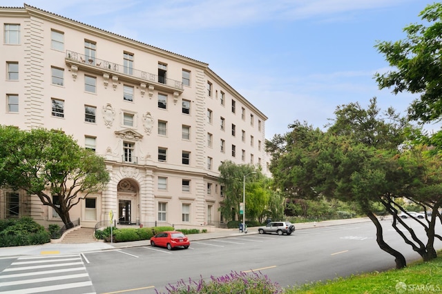 351 Buena Vista E Avenue 604E, San Francisco, CA 94117 - view of building exterior featuring uncovered parking