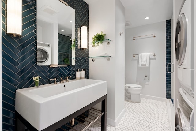 351 Buena Vista E Avenue 604E, San Francisco, CA 94117 - full bath with estacked washer and dryer and vanity