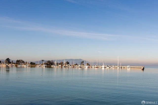 water view with a mountain view