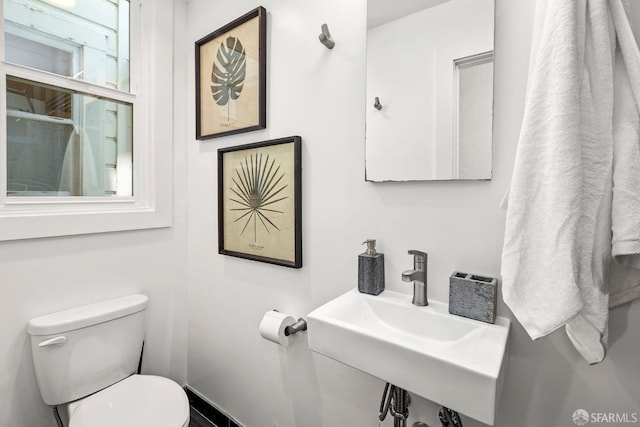 213 Virginia Ave, San Francisco, CA 94110 - bathroom with toilet and a sink