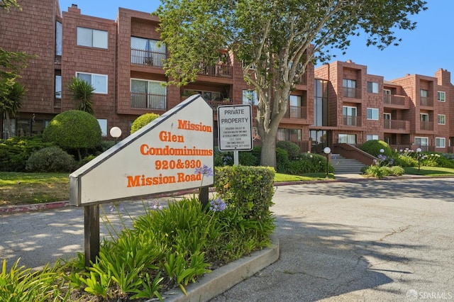 920 Mission Rd Unit 15, South San Francisco, CA 94080 - exterior view of a satellite dish