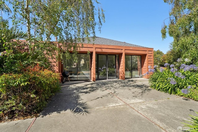 920 Mission Rd Unit 15, South San Francisco, CA 94080 - rear view of property featuring a patio area