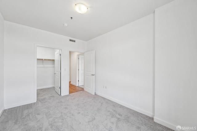 423 7th St Unit 303, Oakland, CA 94607 - unfurnished bedroom featuring carpet flooring and a walk in closet