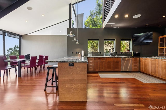 6353 Skyline Blvd, Oakland, CA 94611 - kitchen with stainless steel appliances, light wood-style floors, plenty of natural light, a breakfast bar area, and recessed lighting