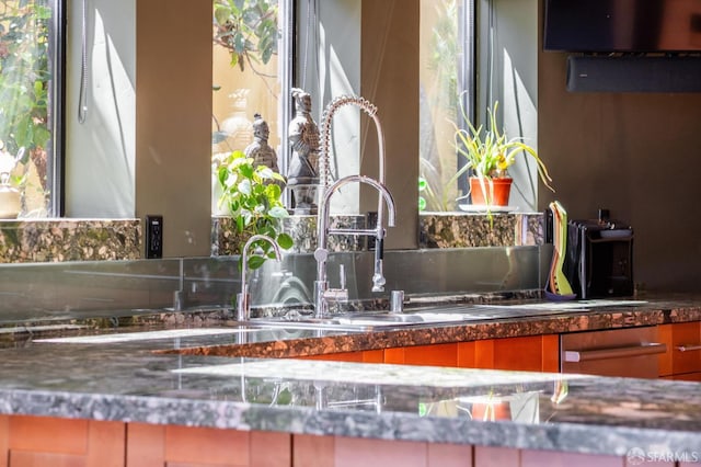 6353 Skyline Blvd, Oakland, CA 94611 - detailed view of tasteful backsplash