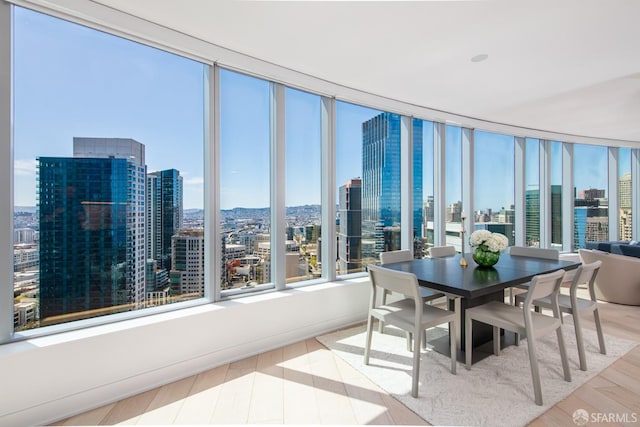 201 Folsom St Unit 38E, San Francisco, CA 94105 - sunroom / solarium with a view of city