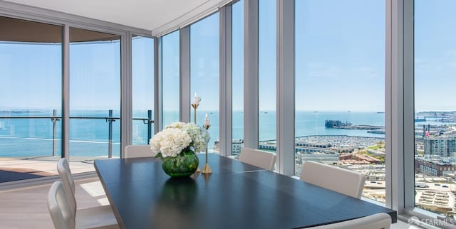 201 Folsom St Unit 38E, San Francisco, CA 94105 - sunroom / solarium featuring a water view