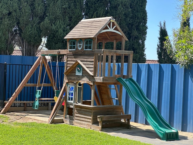 6517 Filaree Way, Sacramento, CA 95842 - view of play area