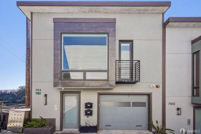 view of front of house featuring a garage