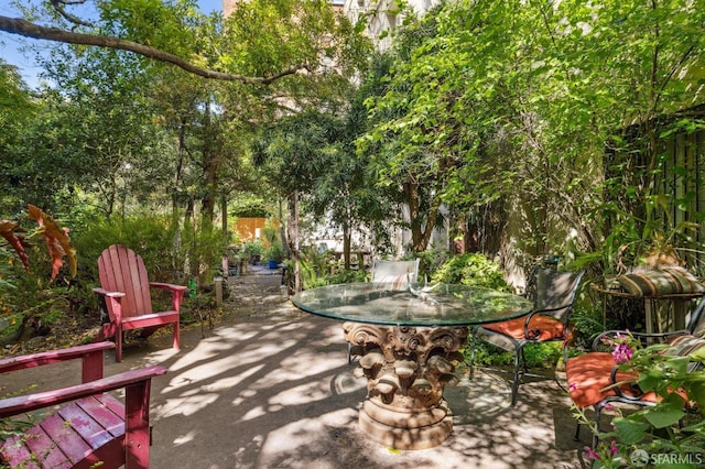 735 Geary St Unit 102, San Francisco, CA 94109 - view of property's community featuring outdoor dining area, a patio, and fence