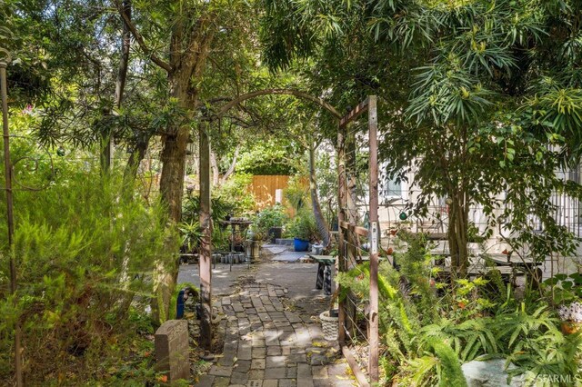 735 Geary St Unit 102, San Francisco, CA 94109 - view of property's community featuring fence and a patio area