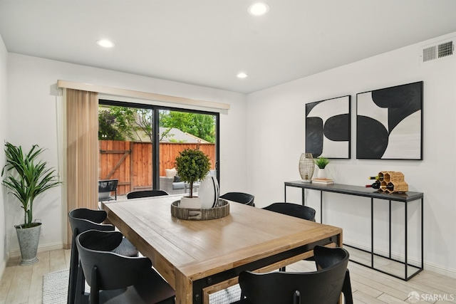 dining area with visible vents, recessed lighting, baseboards, and light wood-type flooring