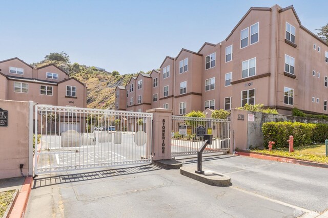163 Stoneridge Ln, San Francisco, CA 94134 - gate featuring fence