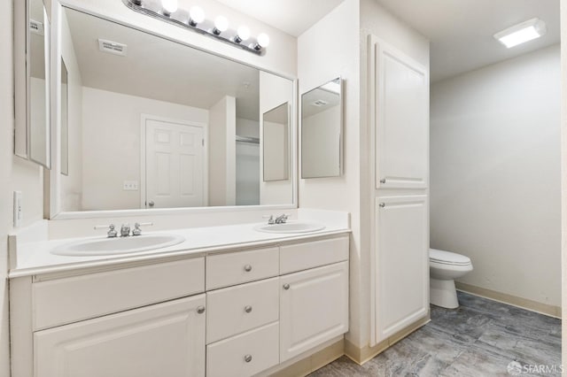 163 Stoneridge Ln, San Francisco, CA 94134 - full bath featuring double vanity, toilet, and baseboards