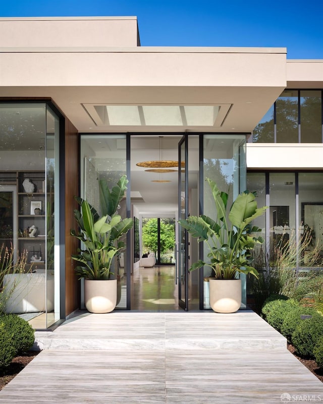 property entrance with stucco siding