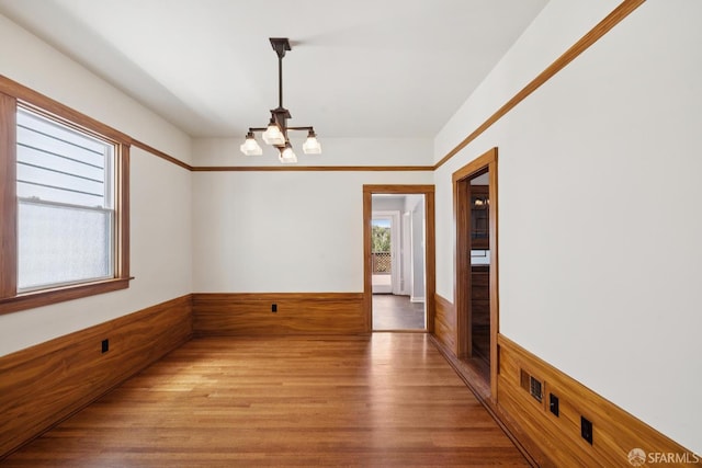 570 Jersey St, San Francisco, CA 94114 - spare room with a chandelier and light wood-style flooring