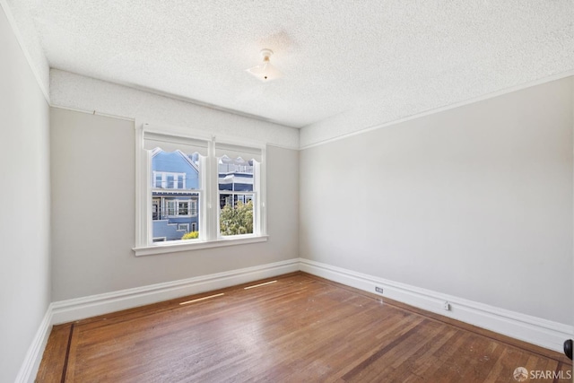 570 Jersey St, San Francisco, CA 94114 - unfurnished room with a textured ceiling and wood finished floors