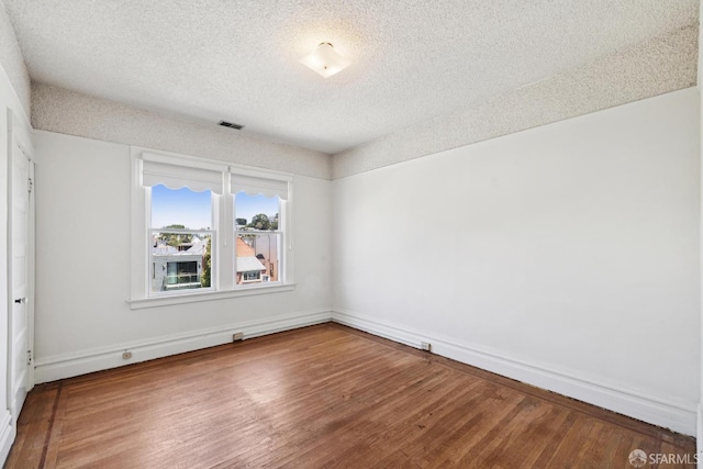 570 Jersey St, San Francisco, CA 94114 - unfurnished room featuring a textured ceiling and wood finished floors