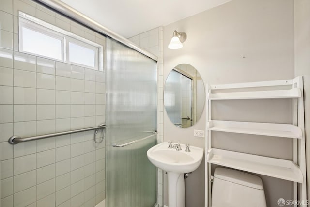 570 Jersey St, San Francisco, CA 94114 - full bath featuring a shower stall