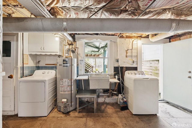 570 Jersey St, San Francisco, CA 94114 - washroom featuring strapped water heater and washing machine and clothes dryer