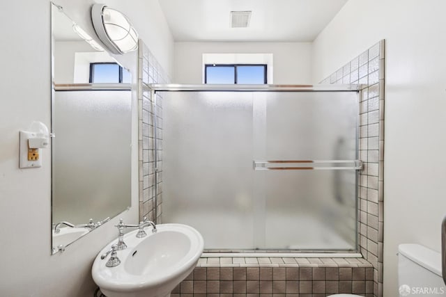 570 Jersey St, San Francisco, CA 94114 - bathroom with tiled shower