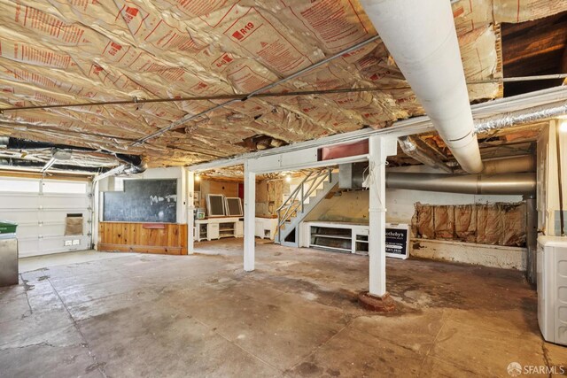 570 Jersey St, San Francisco, CA 94114 - below grade area with stairway