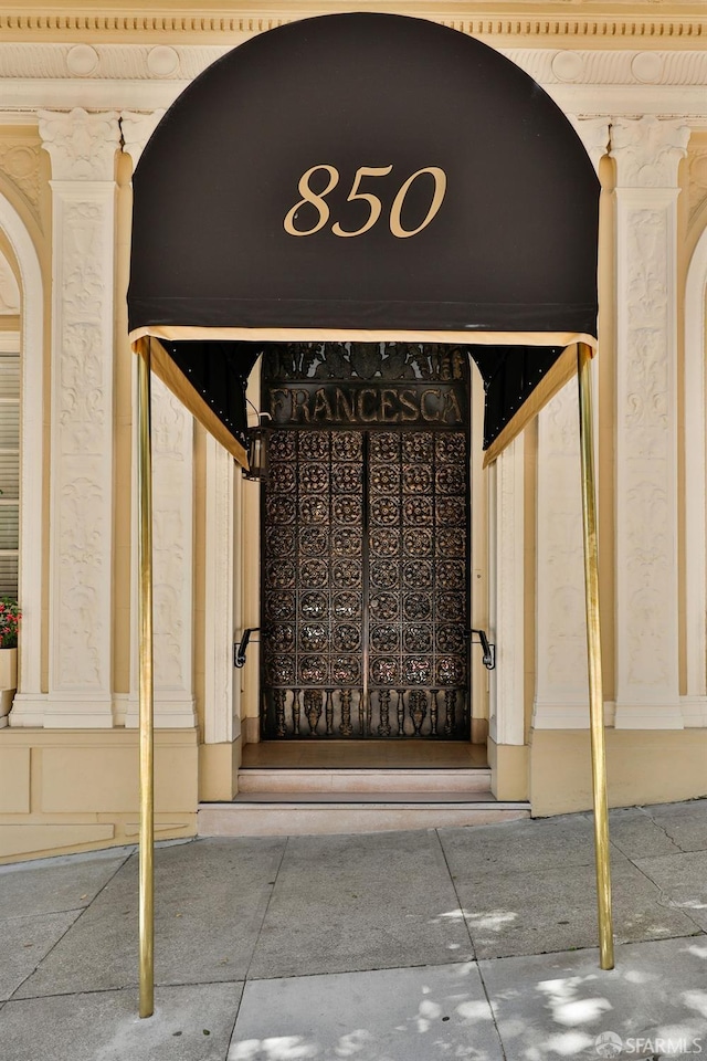 850 Powell St Unit 104, San Francisco, CA 94108 - exterior view of ornate columns