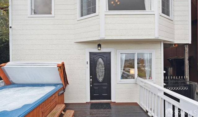 entrance to property with a hot tub