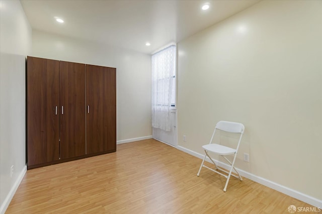 unfurnished bedroom featuring light wood-style floors, baseboards, and recessed lighting