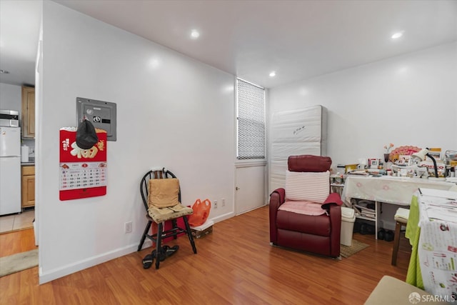 bedroom with freestanding refrigerator, recessed lighting, baseboards, and light wood-style flooring