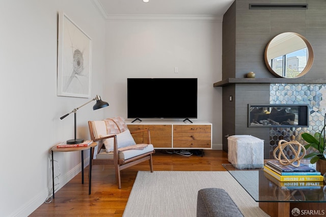 987 De Haro St Unit 1, San Francisco, CA 94107 - living room with wood finished floors, baseboards, and crown molding