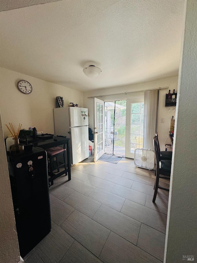 1521-1527 Valle Vista Ave, Vallejo, CA 94589 - living area featuring a textured ceiling