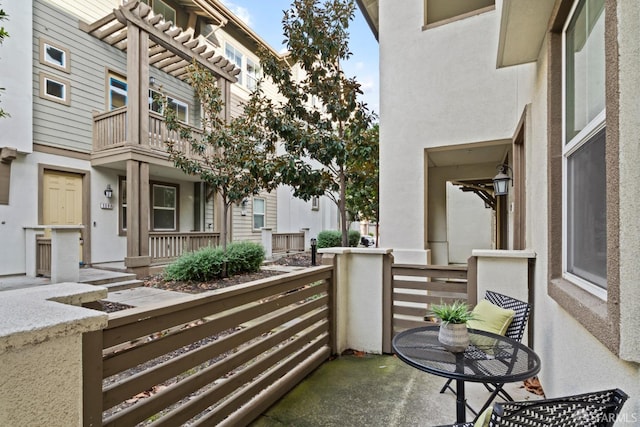 balcony featuring covered porch