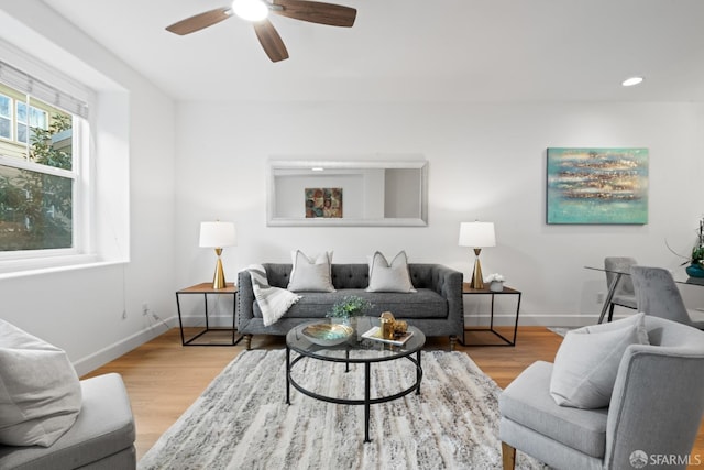 living area featuring light wood finished floors, recessed lighting, baseboards, and ceiling fan