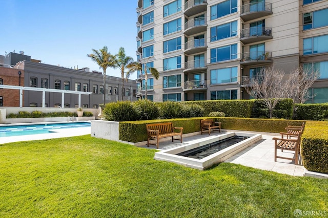 229 Brannan St Unit 11J, San Francisco, CA 94107 - view of home's community featuring a yard